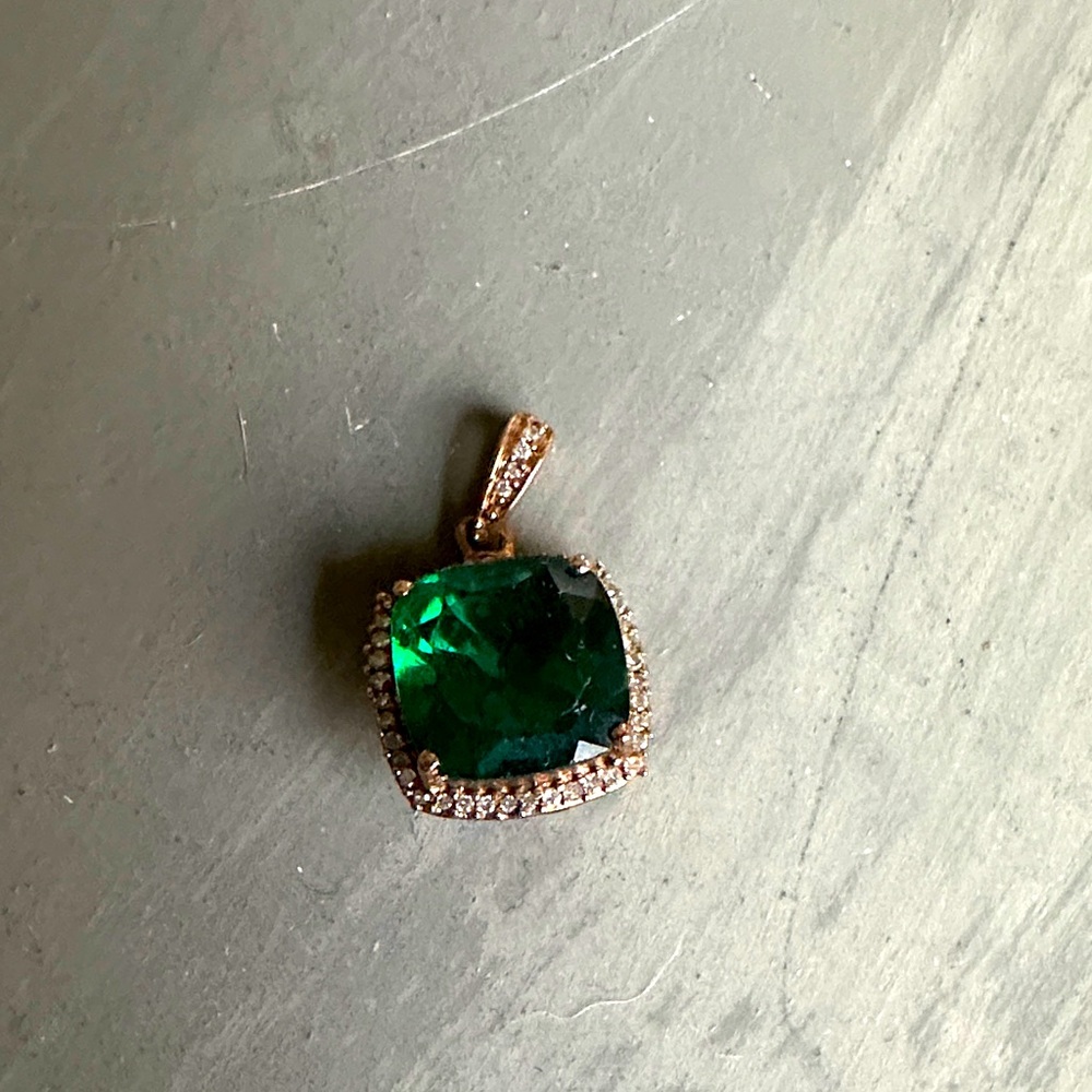 Elegant Green Gemstone Pendant